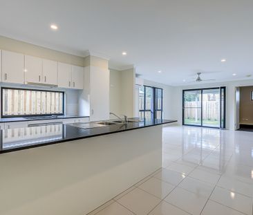 Spacious Duplex Ideal Location - Photo 6