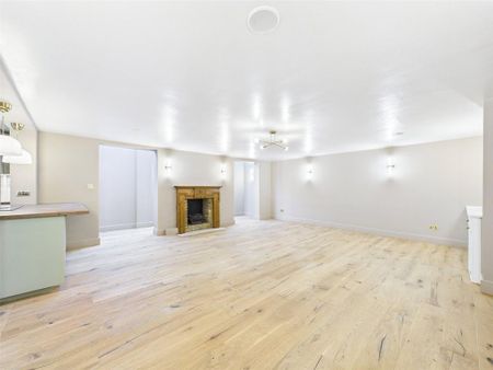 5 bedroom semi-detached house to rent - Photo 2