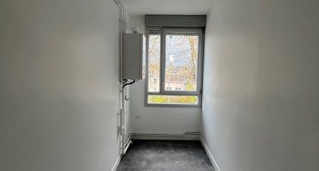 À CHARLEVILLE MEZIERES - Photo 3