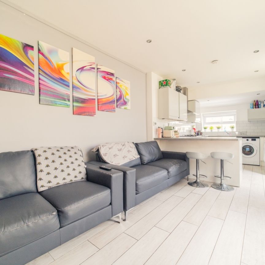 Tewkesbury Street, Cathays - Photo 1