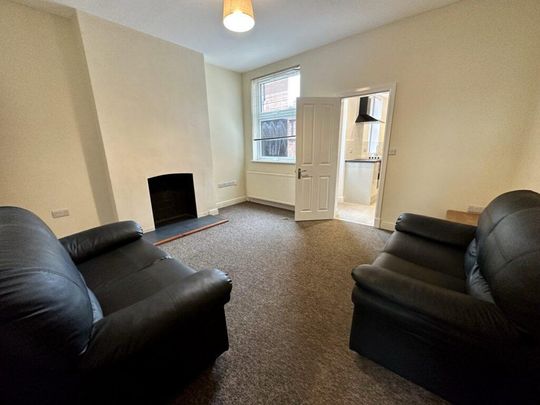 5 bedroom terraced house to rent - Photo 1