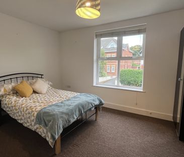 Alumhurst Road, Bournemouth, Dorset, BH4 - Photo 2