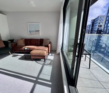 West facing one bedroom apartment with a large study/bedroom - Photo 6