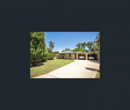 LARGE FAMILY HOME ON 1,730 SQM WITH STUNNING GARDENS â MINUTES TO BUCASIA BEACH - Photo 5