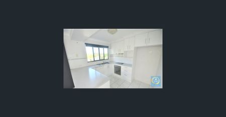 TWO STOREY HOME IN THE HEART OF GLADSTONE - Photo 5