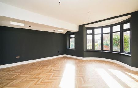 4 bedroom detached house to rent - Photo 2