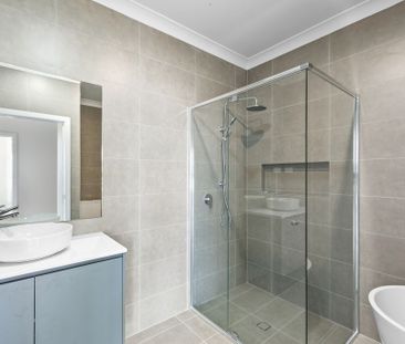 Charming 4-Bedroom Rental in Crangan Bay - Your New Home Awaits! - Photo 4