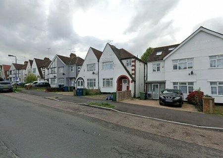 3 Bed Detached House, Rayners Lane, HA2 - Photo 3