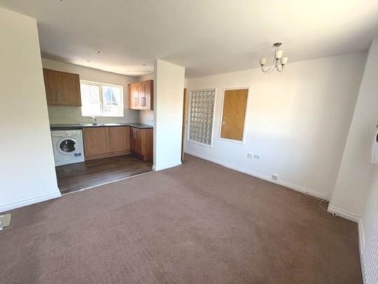 Price £1,650 pcm - Available Now - Unfurnished - Photo 1