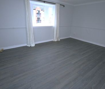3 Bed Unfurnished Apartment, Balcurvie Road, Provanhall – Available... - Photo 1