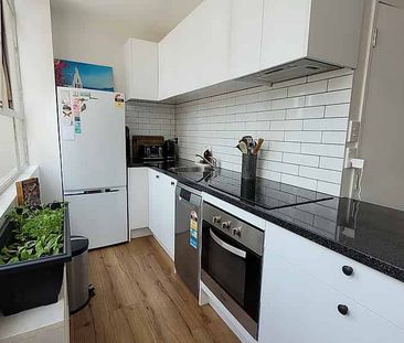 Tidy and Great location - Photo 5