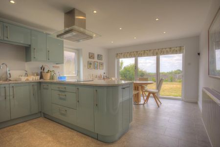 3 bedroom bungalow to rent - Photo 2