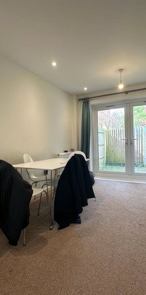 Madrid Road, Guildford Madrid Road, Guildford - Photo 1