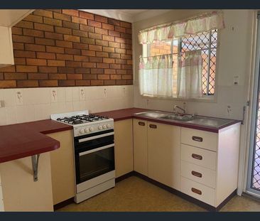 Small Complex close to Shops - Photo 6