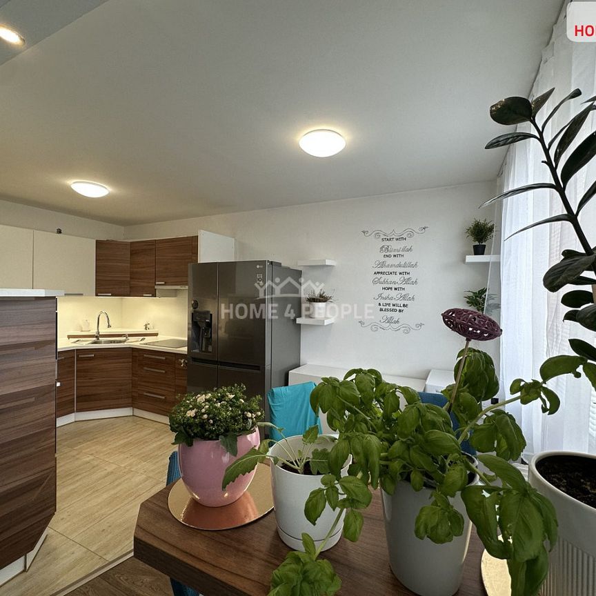 Pronájem bytu 3+kk 68 m² - Fotografie 1