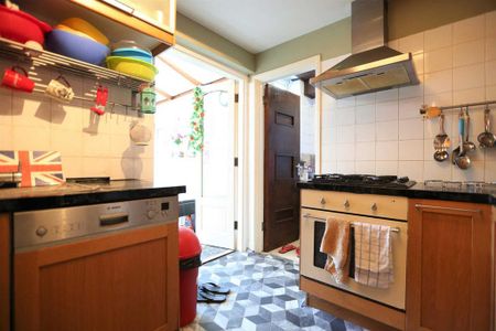 2 bedroom terraced house to rent - Photo 4