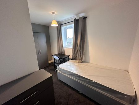 6 bedroom semi-detached house to rent - Photo 3