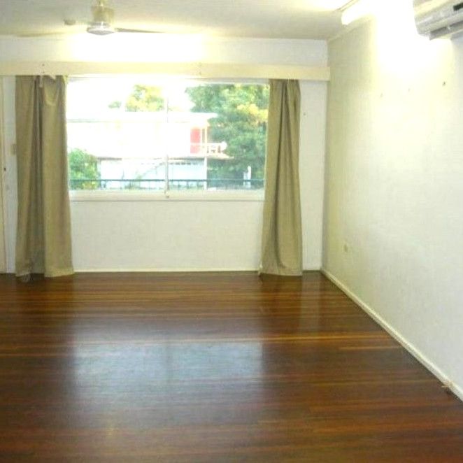 Comfortable Living in a Convenient Cranbrook Location! - Photo 1