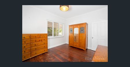 CHARMING FAMILY HOME - Photo 4