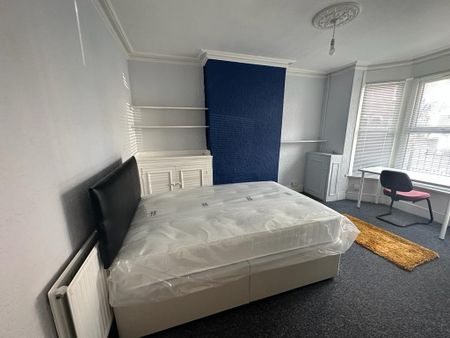 4 Bed Terraced House, Blenheim Road, RG1 - Photo 5