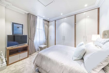 An exceptional and beautifully refurbished two bedroom apartment situated in Knightsbridge. - Photo 5