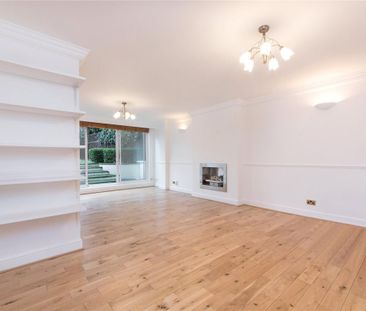 3 bedroom flat in Hampstead - Photo 1