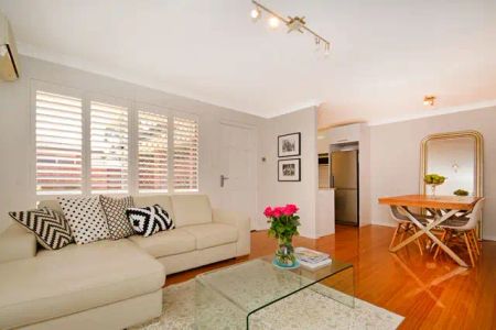 “Luxury Living in Great Location!” - Photo 4