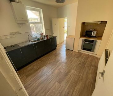 1 bedroom in a house share to rent - Photo 3