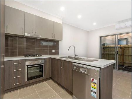 Modern Townhouse in Prime St Albans Location - Photo 4