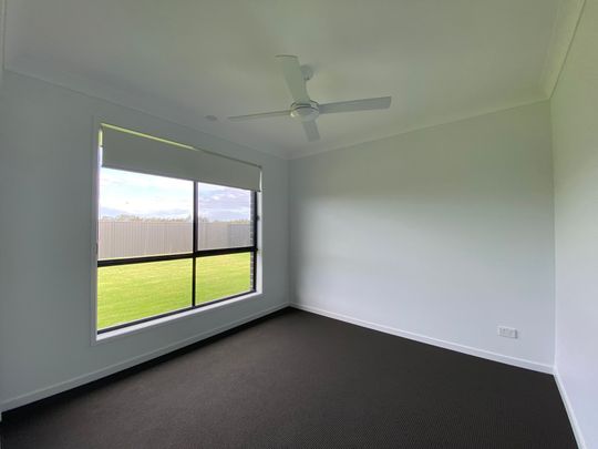 Four bedroom family home - Photo 1