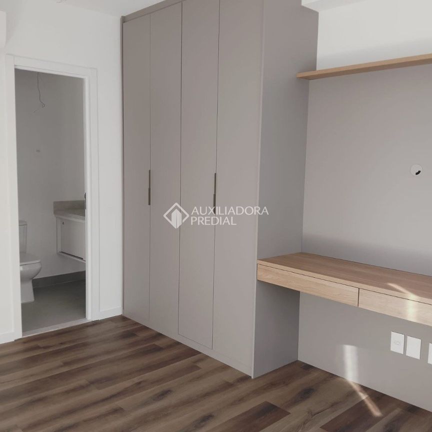 Apartamento com 2 quartos e 75m² para alugar em Passo da Areia, Porto Alegre. - Photo 1