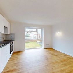 Royal Court, Pier Avenue, Whitstable, CT5 2SB, Kent - Photo 4