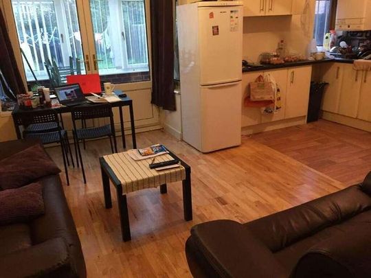 Beeston Road, Rooms Baths (house Share), NG7 - Photo 1