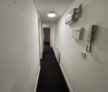 2 bedroom flat to rent - Photo 6