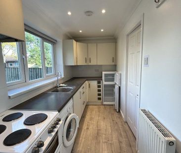 2 bedroom semi-detached house to rent - Photo 5