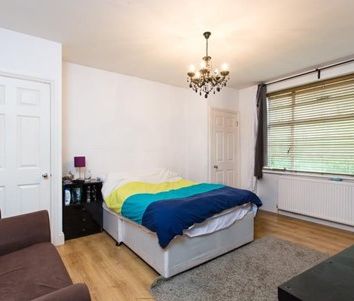 3 Bedroom Flat - Photo 5