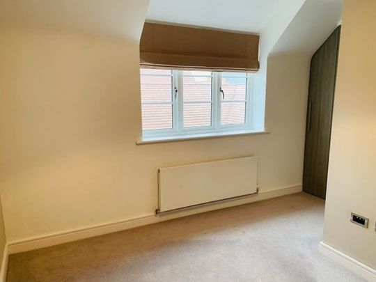 Sargent Square, Broadway, WR12 - Photo 1