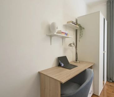 Room 2 - Rua Cidade da Horta 36 1 - Photo 2