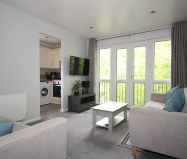 Hallington Close, Woking - Photo 1