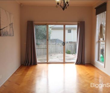 Comfortable and Well-Maintained Home in a Quiet Chadstone Location - Photo 2