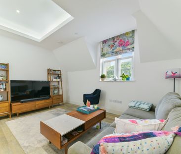 Butler Court, SW11, London - Photo 2
