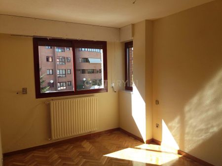 Pozuelo de Alarcón, Community of Madrid - Photo 3