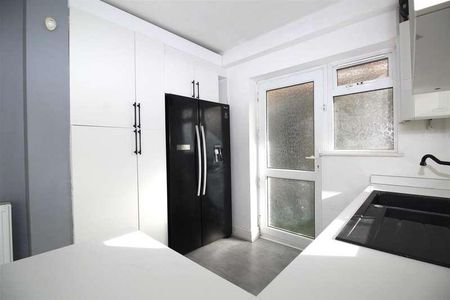 Nursery Close, Enfield, EN3 - Photo 4