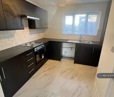 4 bedroom semi-detached house to rent - Photo 6