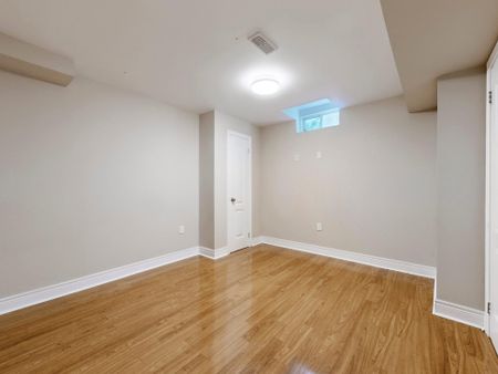 For Lease - 301 Mohawk Road, Oakville, Ontario - Photo 3