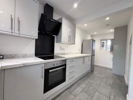 3 bedroom terraced house to rent - Photo 5