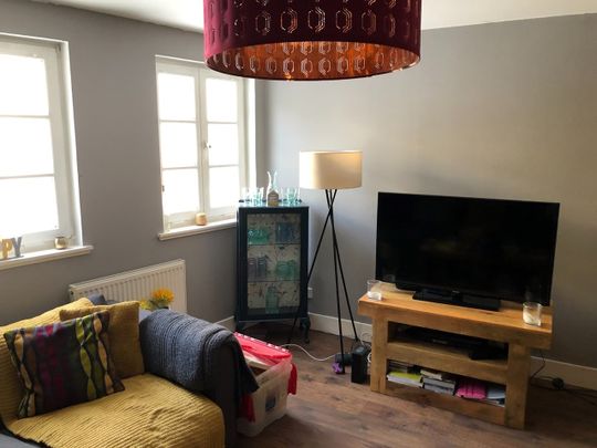 2 Bed Flat, Great Junction Street, EH6 - Photo 1