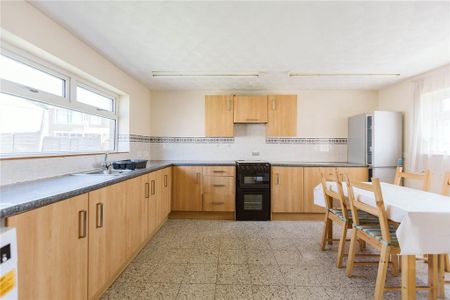 3 bedroom end of terrace house to rent - Photo 4