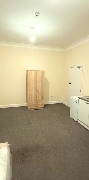 Studio Flat, High Street, HA3 - Photo 1