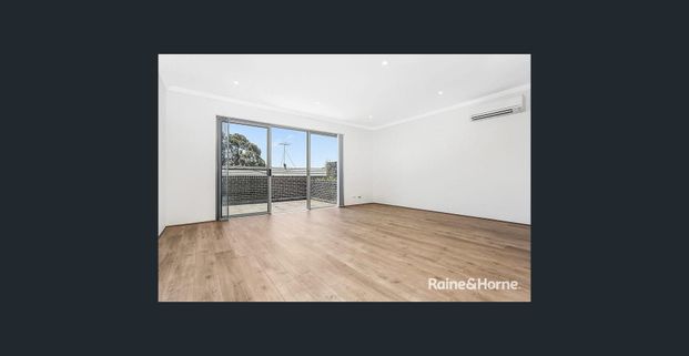 MODERN THREE BEDROOM UNIT - Photo 1